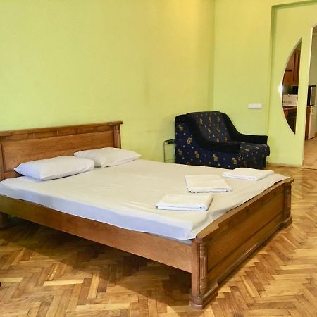 Svobody, Apartments Near The Opera Lviv Bagian luar foto
