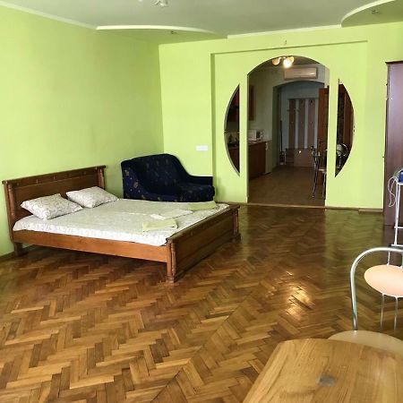 Svobody, Apartments Near The Opera Lviv Bagian luar foto