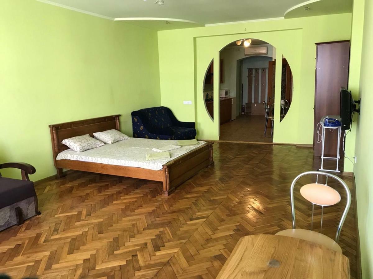 Svobody, Apartments Near The Opera Lviv Bagian luar foto